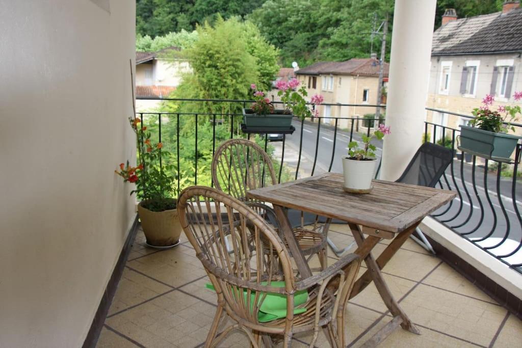 Appartement Chaleureux Avec Parking Gratuit Sarlat Esterno foto